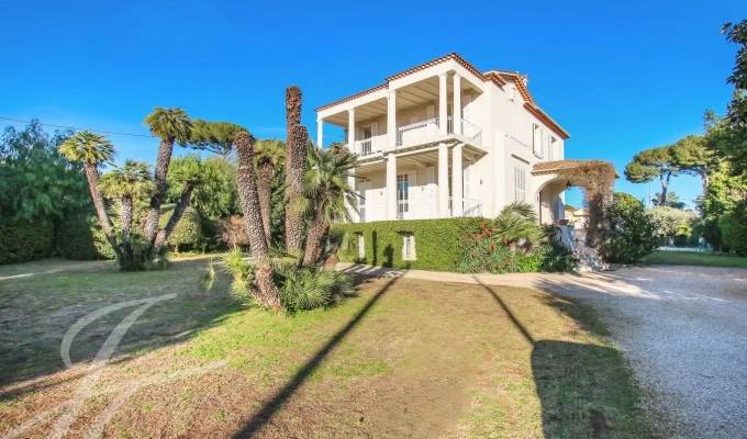 Arrendamento de curta duraçāo Villa Antibes